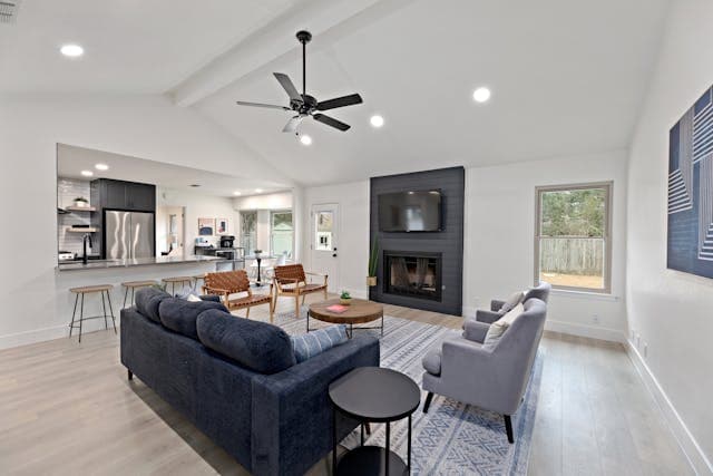 Domain Gateway Retreat — Short-Term Rental Reposition Near The Domain & Apple — After